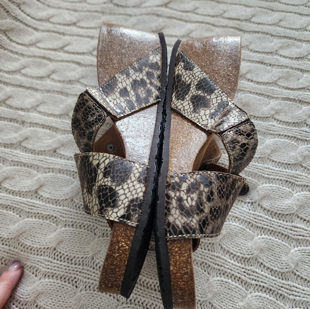 Vionic Women's Brown Snake Pattern Sandals.Orthah… - image 5